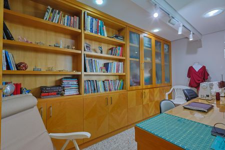 Apartamento à venda com 240m², 5 quartos e 4 vagasEscritório