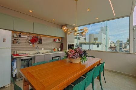 Apartamento à venda com 240m², 5 quartos e 4 vagasCobertura