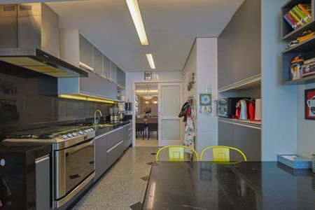 Apartamento à venda com 240m², 5 quartos e 4 vagasCozinha