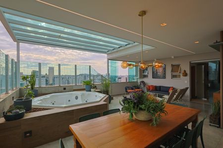 Apartamento à venda com 240m², 5 quartos e 4 vagasCobertura