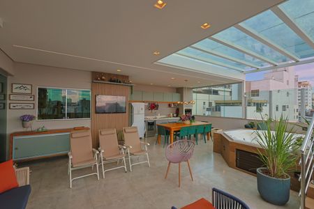 Apartamento à venda com 240m², 5 quartos e 4 vagasCobertura