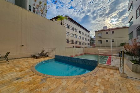Apartamento à venda com 240m², 5 quartos e 4 vagasÁrea comum - Piscina