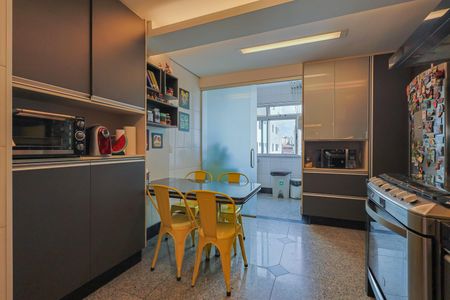 Apartamento à venda com 240m², 5 quartos e 4 vagasCozinha