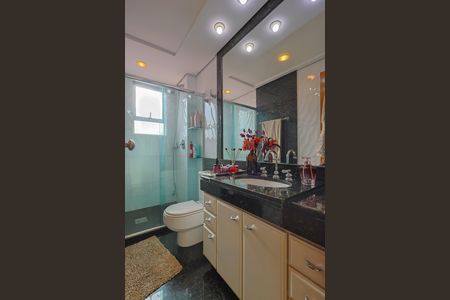 Apartamento à venda com 240m², 5 quartos e 4 vagasBanheiro