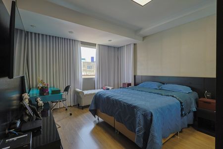 Apartamento à venda com 240m², 5 quartos e 4 vagasSuíte