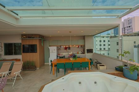 Apartamento à venda com 240m², 5 quartos e 4 vagasCobertura