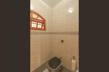 Casa à venda com 359m², 4 quartos e 6 vagas Casa à venda com 359m², 4 quartos e 6 vagasBanheiro Social