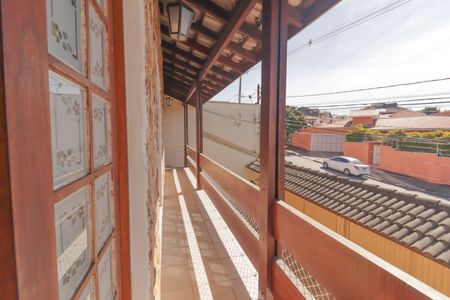 Casa à venda com 359m², 4 quartos e 6 vagas Casa à venda com 359m², 4 quartos e 6 vagasSala
