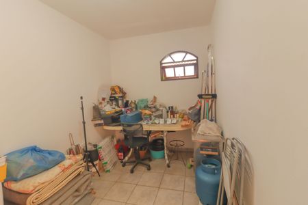 Casa à venda com 359m², 4 quartos e 6 vagas Casa à venda com 359m², 4 quartos e 6 vagasQuarto de Serviço