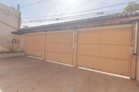 Casa à venda com 359m², 4 quartos e 6 vagas Casa à venda com 359m², 4 quartos e 6 vagasGaragem