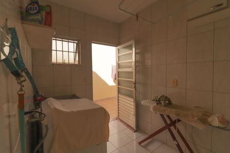 Casa à venda com 359m², 4 quartos e 6 vagas Casa à venda com 359m², 4 quartos e 6 vagasCozinha e Área de Serviço