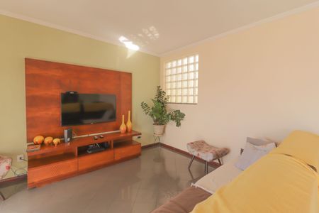 Casa à venda com 359m², 4 quartos e 6 vagas Casa à venda com 359m², 4 quartos e 6 vagasSala