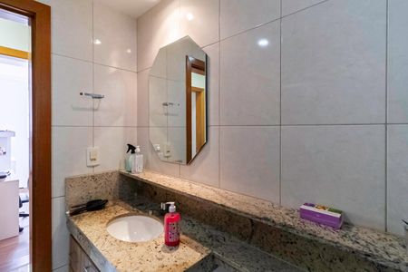 Apartamento à venda com 177m², 3 quartos e 3 vagasBanheiro social