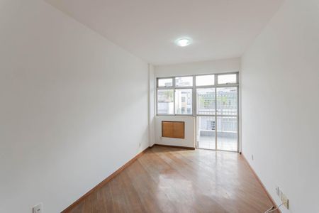 Apartamento à venda com 100m², 3 quartos e 2 vagasSala
