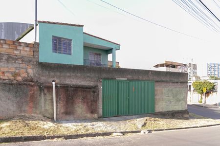 Casa à venda com 1068m², 3 quartos e 8 vagas Casa à venda com 1068m², 3 quartos e 8 vagasFachada