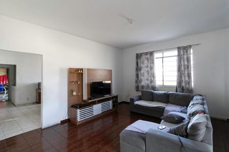 Casa à venda com 1068m², 3 quartos e 8 vagas Casa à venda com 1068m², 3 quartos e 8 vagasSala