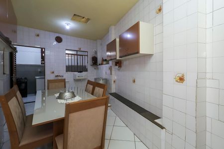 Casa à venda com 155m², 3 quartos e 2 vagas Casa à venda com 155m², 3 quartos e 2 vagasCozinha
