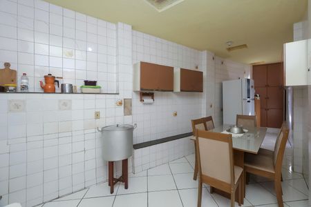 Casa à venda com 155m², 3 quartos e 2 vagas Casa à venda com 155m², 3 quartos e 2 vagasCozinha