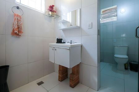 Casa à venda com 155m², 3 quartos e 2 vagas Casa à venda com 155m², 3 quartos e 2 vagasBanheiro Social