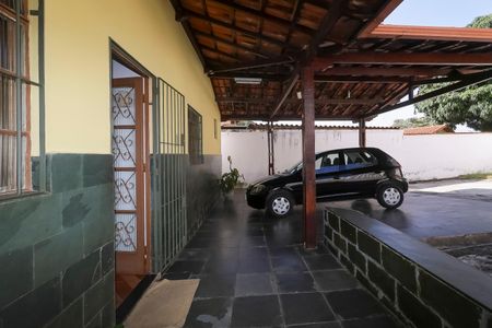 Casa à venda com 155m², 3 quartos e 2 vagas Casa à venda com 155m², 3 quartos e 2 vagasVaranda