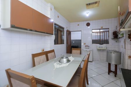 Casa à venda com 155m², 3 quartos e 2 vagas Casa à venda com 155m², 3 quartos e 2 vagasCozinha