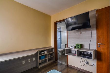Apartamento à venda com 115m², 3 quartos e 4 vagasSuíte 2