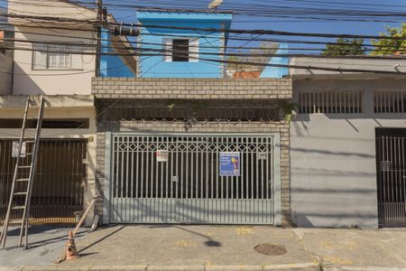 Casa à venda com 210m², 3 quartos e 2 vagas Casa à venda com 210m², 3 quartos e 2 vagasFachada