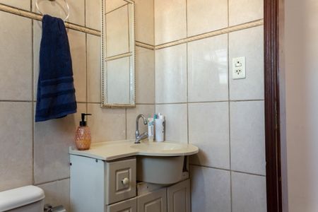 Casa à venda com 210m², 3 quartos e 2 vagas Casa à venda com 210m², 3 quartos e 2 vagasBanheiro