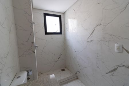 Apartamento à venda com 75m², 2 quartos e 2 vagas Apartamento à venda com 75m², 2 quartos e 2 vagasBanheiro da Suíte