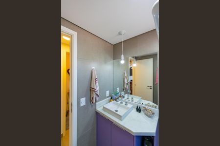 Apartamento para alugar com 73m², 2 quartos e 3 vagas Apartamento para alugar com 73m², 2 quartos e 3 vagasBanheiro da Suíte 1