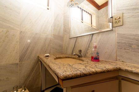 Casa à venda com 360m², 4 quartos e 4 vagasBanheiro de serviço