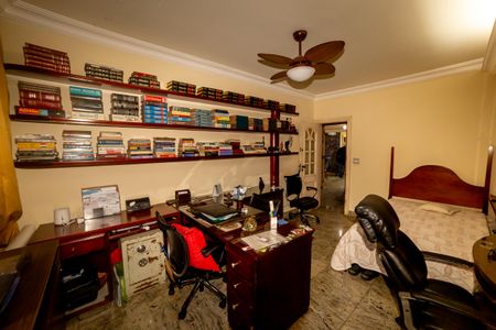 Casa à venda com 360m², 4 quartos e 4 vagasEscritório