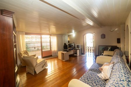 Casa à venda com 360m², 4 quartos e 4 vagasSala de TV