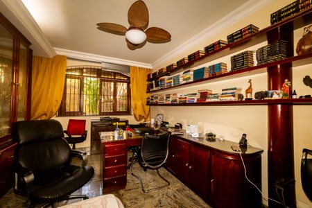 Casa à venda com 360m², 4 quartos e 4 vagasEscritório