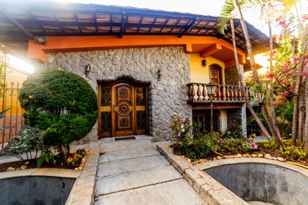 Casa à venda com 360m², 4 quartos e 4 vagasEntrada