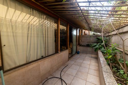 Casa à venda com 360m², 4 quartos e 4 vagasVaranda