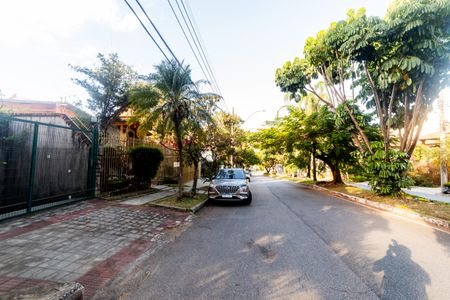 Casa à venda com 360m², 4 quartos e 4 vagasVista da Rua