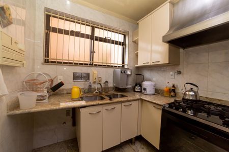 Casa à venda com 360m², 4 quartos e 4 vagasCozinha