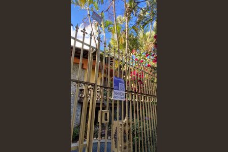 Casa à venda com 360m², 4 quartos e 4 vagasPlaca instalada