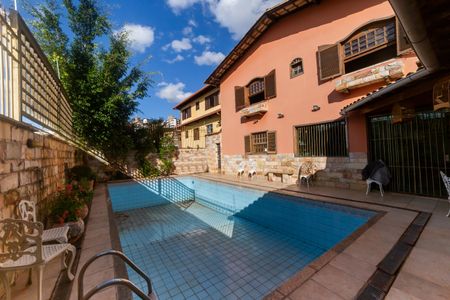 Casa à venda com 360m², 4 quartos e 4 vagasÁrea comum