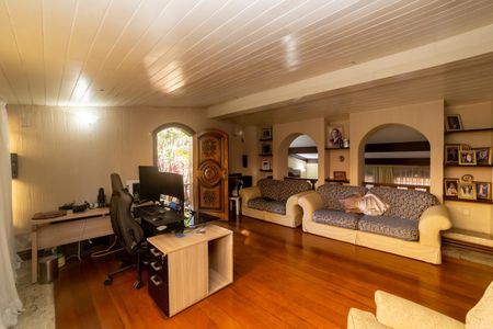 Casa à venda com 360m², 4 quartos e 4 vagasSala de TV