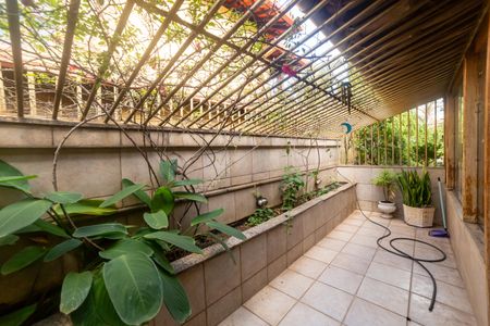 Casa à venda com 360m², 4 quartos e 4 vagasVaranda