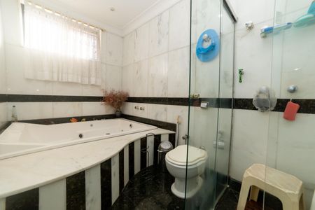 Casa à venda com 360m², 4 quartos e 4 vagasBanheiro Social