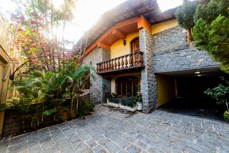 Casa à venda com 360m², 4 quartos e 4 vagasFachada