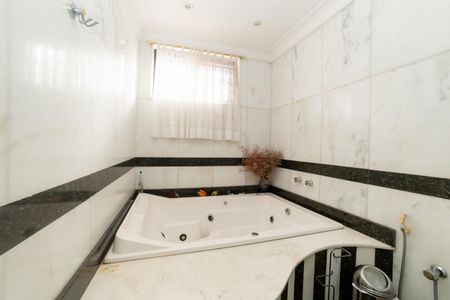 Casa à venda com 360m², 4 quartos e 4 vagasBanheiro Social