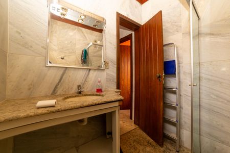 Casa à venda com 360m², 4 quartos e 4 vagasBanheiro de serviço