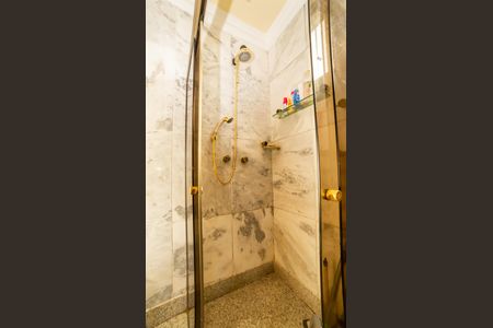 Casa à venda com 360m², 4 quartos e 4 vagasBanheiro da Suíte 1