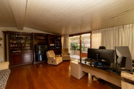 Casa à venda com 360m², 4 quartos e 4 vagasSala de TV