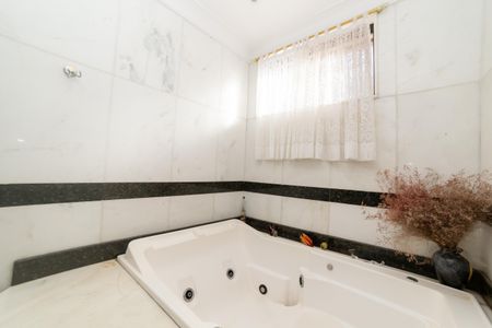 Casa à venda com 360m², 4 quartos e 4 vagasBanheiro Social