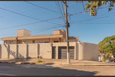 Casa à venda com 412m², 3 quartos e 2 vagasFachada